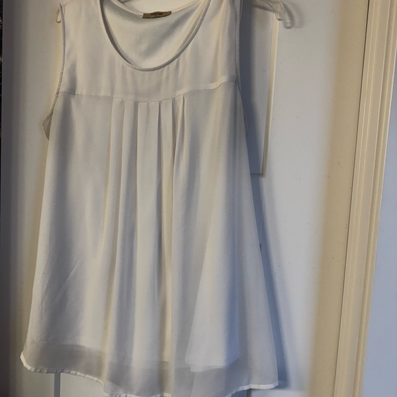 Tops - Sleeveless White Pleated Swing Tank Top